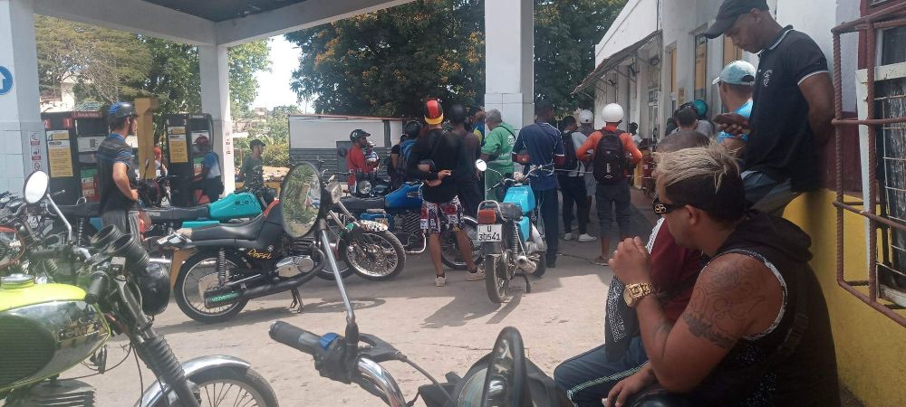 Cola para comprar gasolina el pasado fin de semana, en Santiago de Cuba