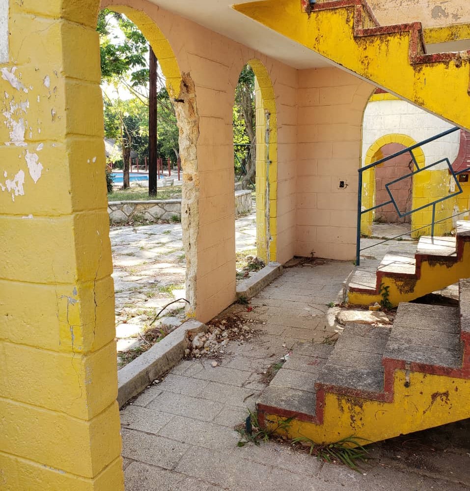 En la actualidad, al que otrora fuera un importante centro recreativo de La Habana, lo rodea un herbazal. Su reconocido castillito se cae a pedazos. 